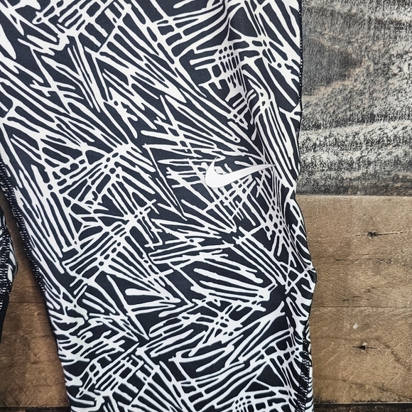 Nike Dri-FIT Women Pro Palm Print Training Capris 822527-010 S - Picture 3 of 9